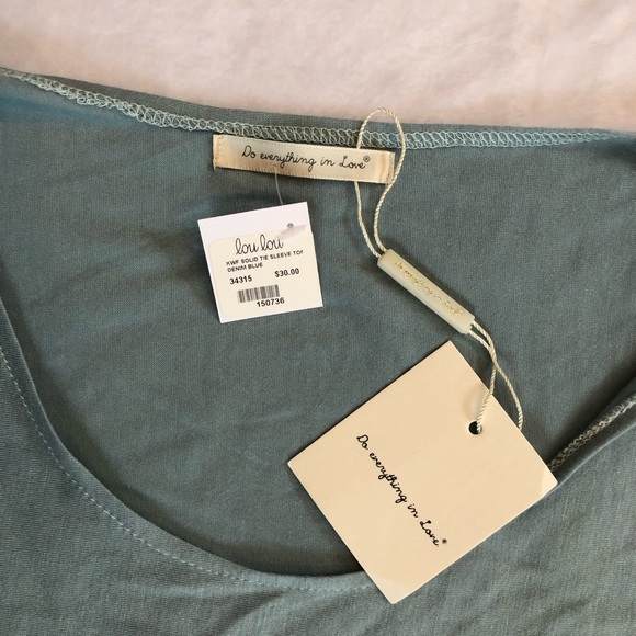 ❌ Sold ❌ NWT! Lou Lou Cold Shoulder Top - Picture 2 of 7